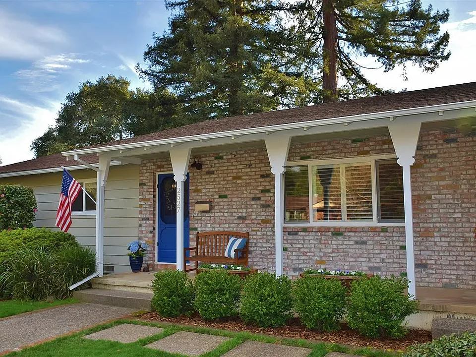 2527 W Pueblo Ave