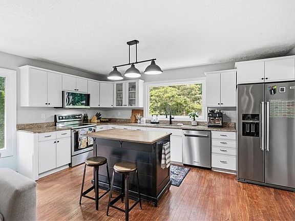 3rd image of 2071 Luxuria Ct