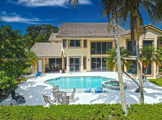 601 Laurel Ln E, Pembroke Pines, FL 33027