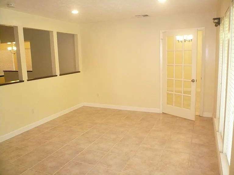 2826 Green Fields Dr — Photo 3