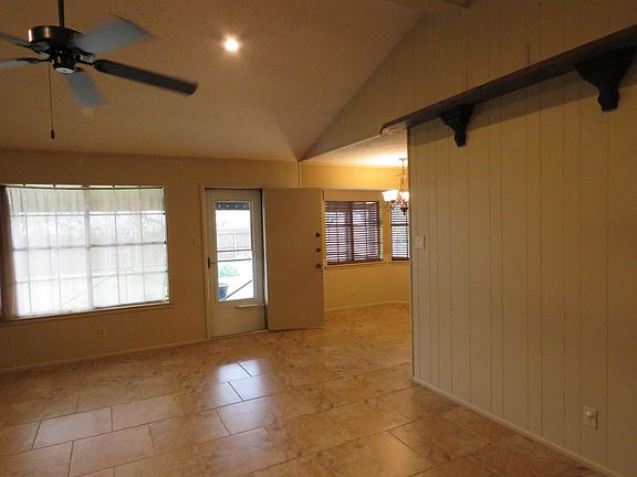 3rd image of 4616 Bonham Ave