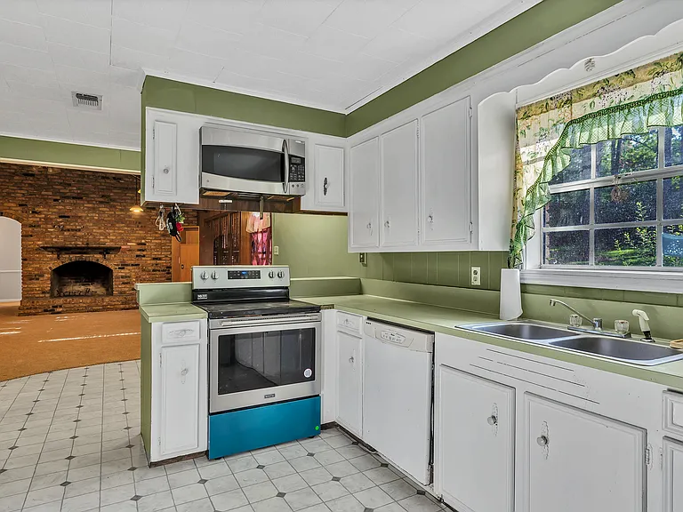 334 Fendler Pkwy — Photo 6