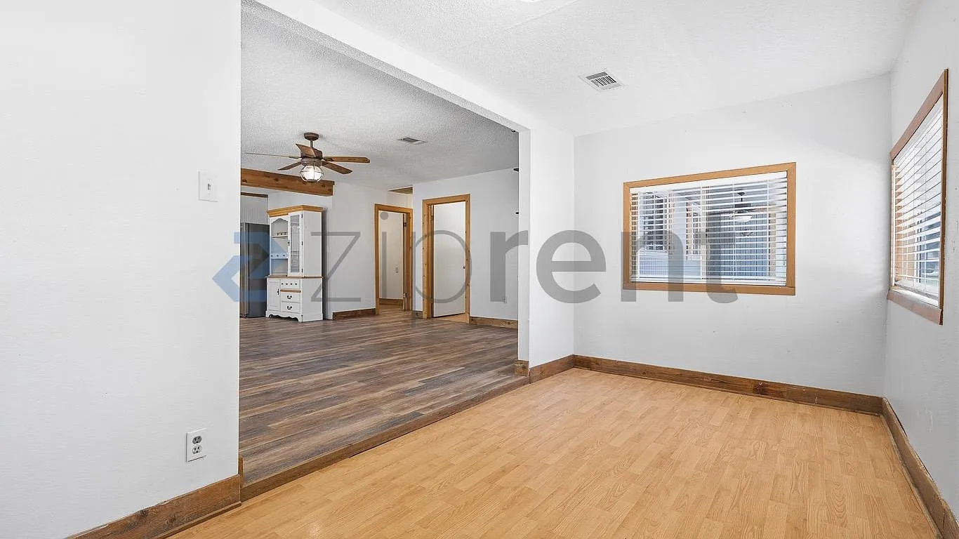 3 bed, 2000 sqft, $1,825 — Photo 4