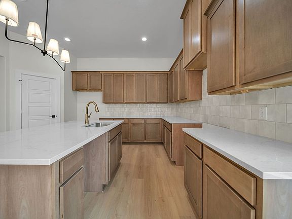 5th image of 1032 Holcomb Rd