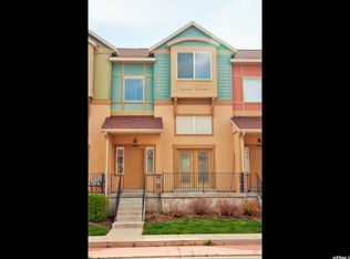 904 N Farmington Xing, Farmington, UT 84025