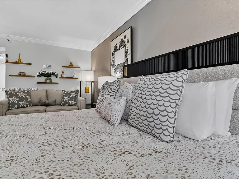 19201 Collins Ave #1123 — Photo 8