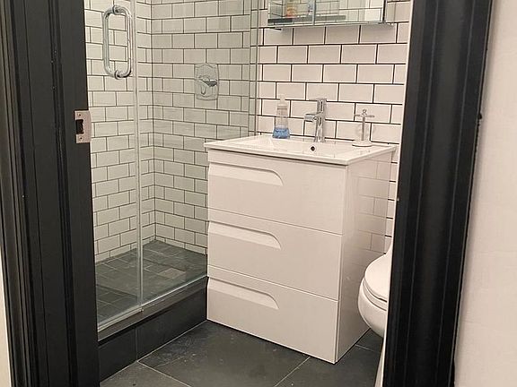 4th image of 211 E 53rd St APT 4H
