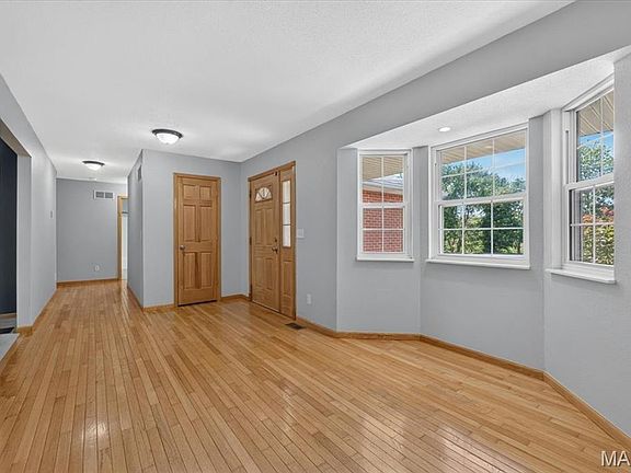 5th image of 813 E Haven Dr