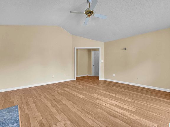 3rd image of 104 Comanche Cir