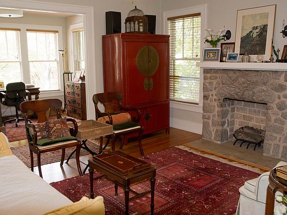 3rd image of 615 N Pine St APT 1