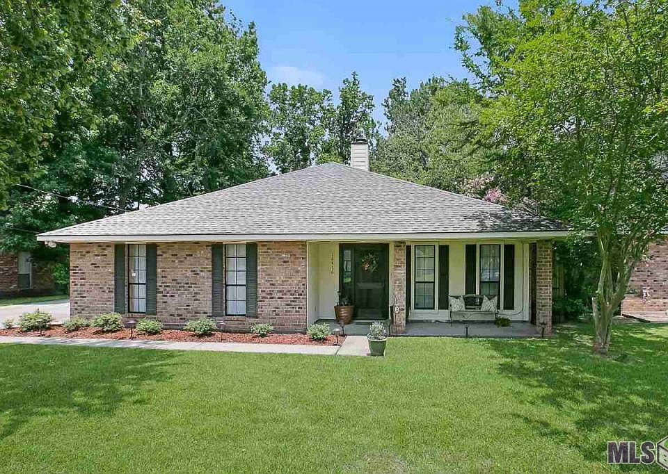 1st image of 18416 Red Oak Dr