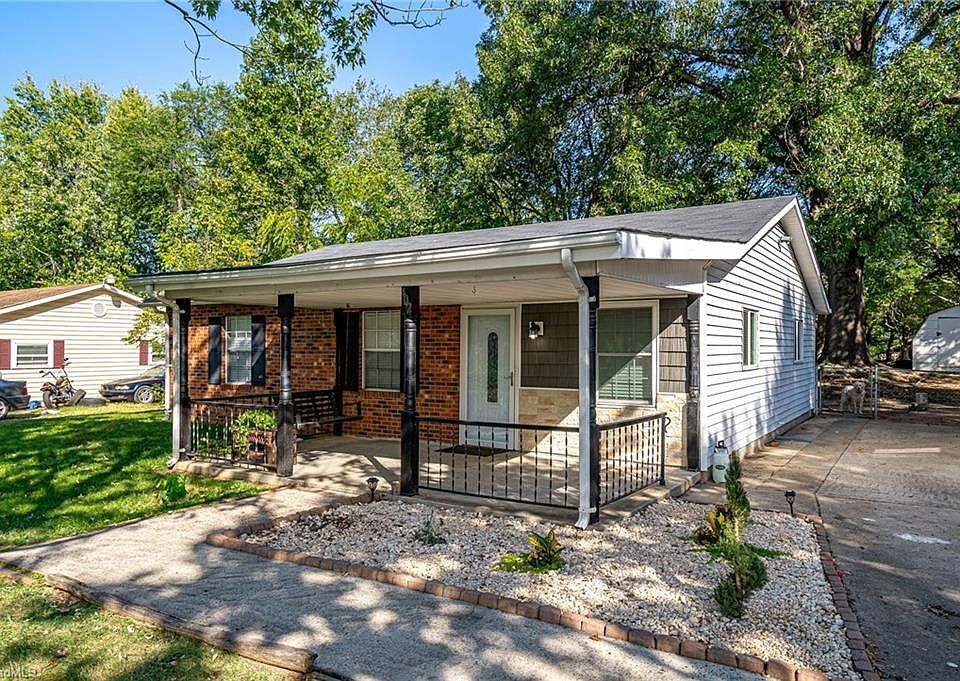 1st image of 402 Tipperary Dr