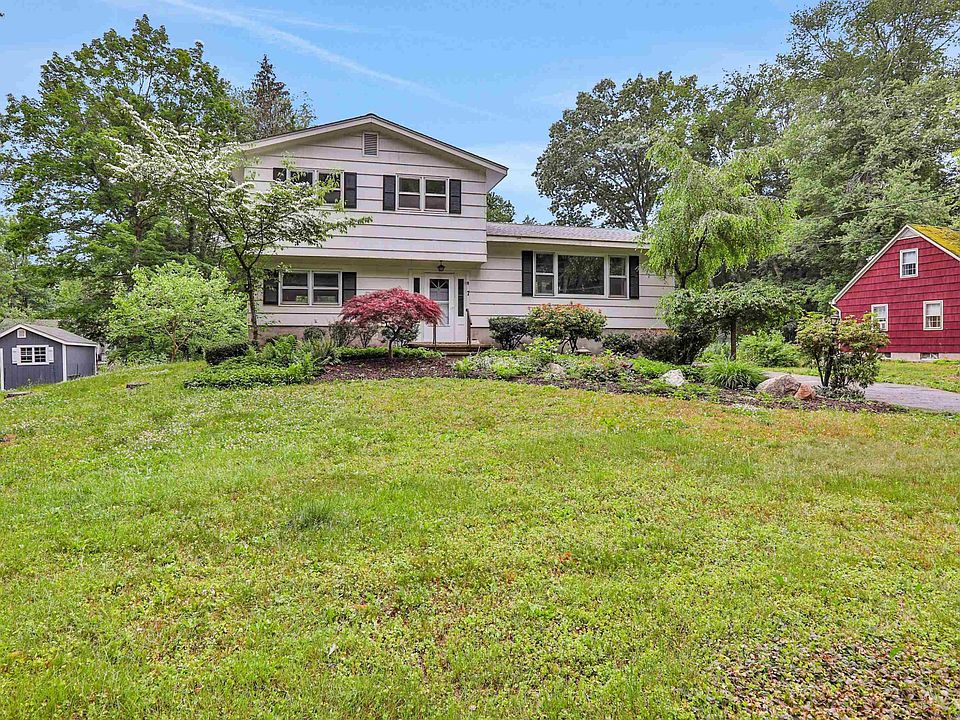 1st image of 7 Woodland Drive