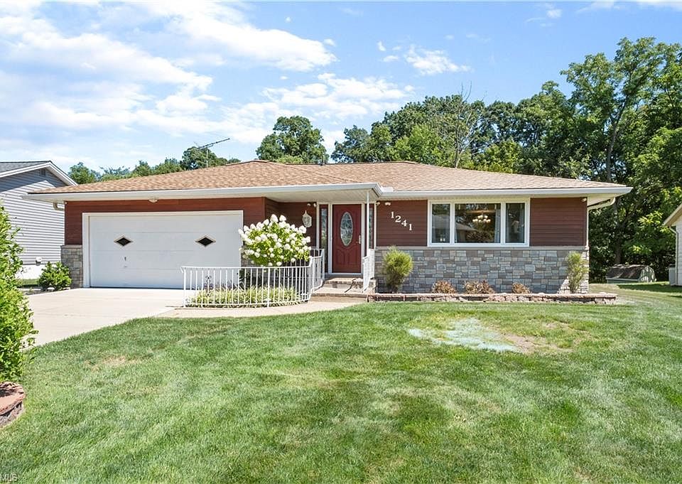 1st image of 1241 Teakwood Ln