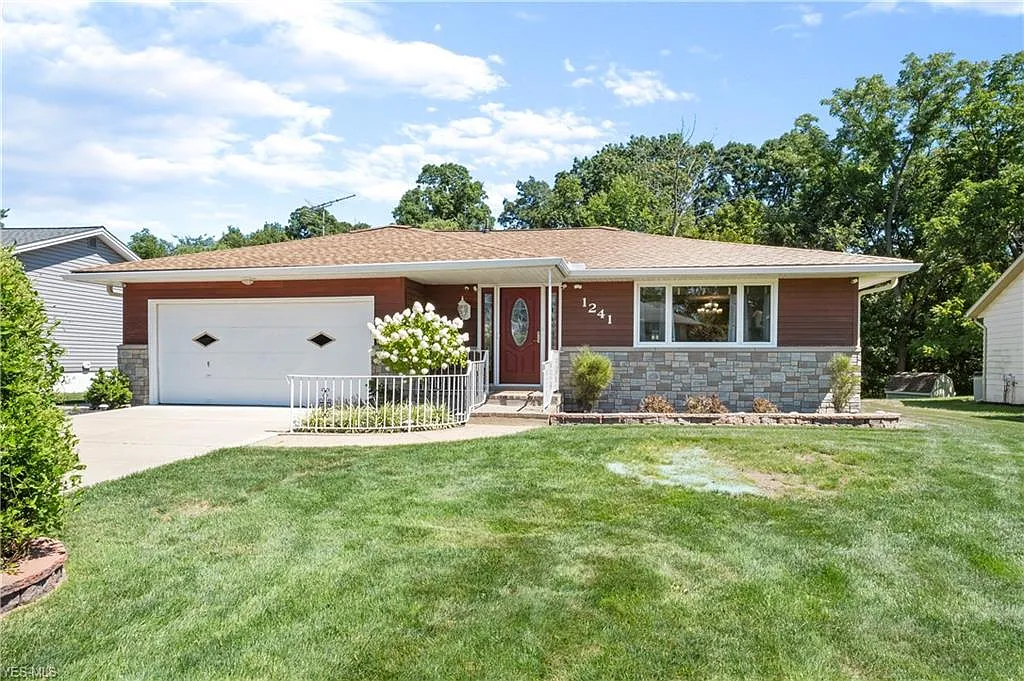 1241 Teakwood Ln photo 1
