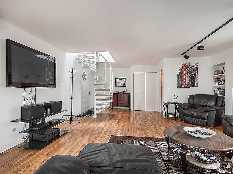1201 W Diversey Pkwy #3A — Photo 10