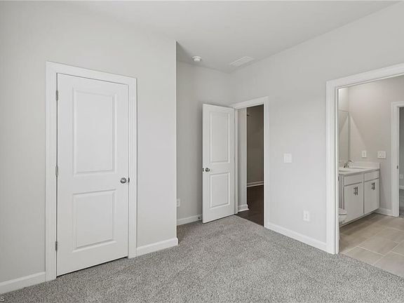 5th image of 2425 Maxton Dr
