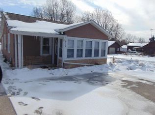 815 S Clinton St, Stockbridge, MI 49285