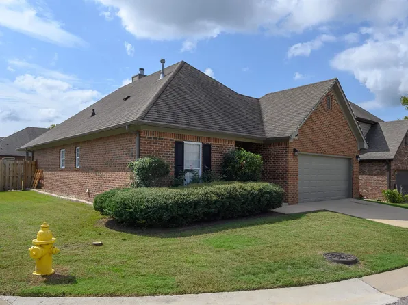 203 Creekside Ct, Pelham, AL 35124