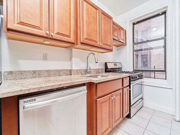 4th image of 121 Seaman Ave APT 1D