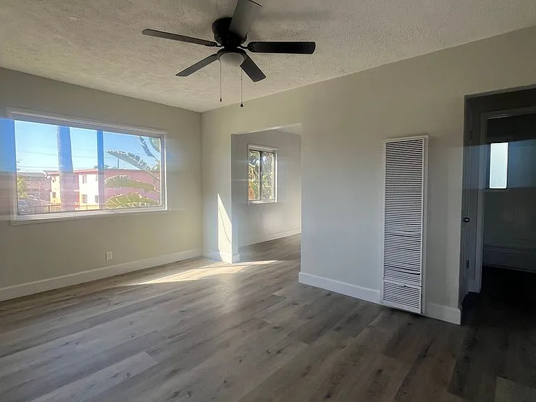 8460 S Avalon Blvd — Photo 8