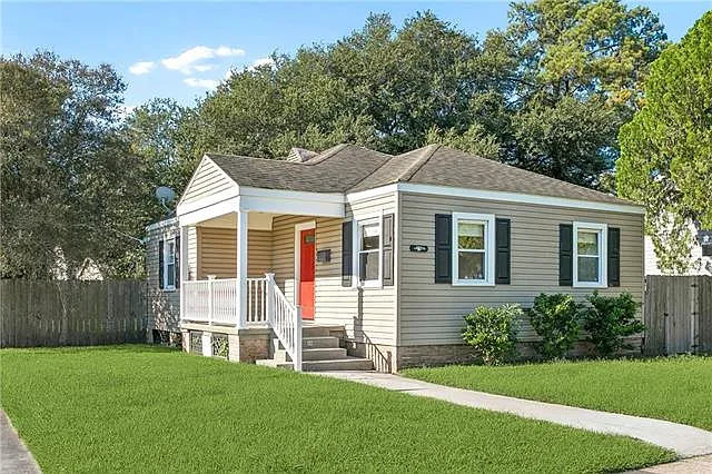 23 Davis Blvd