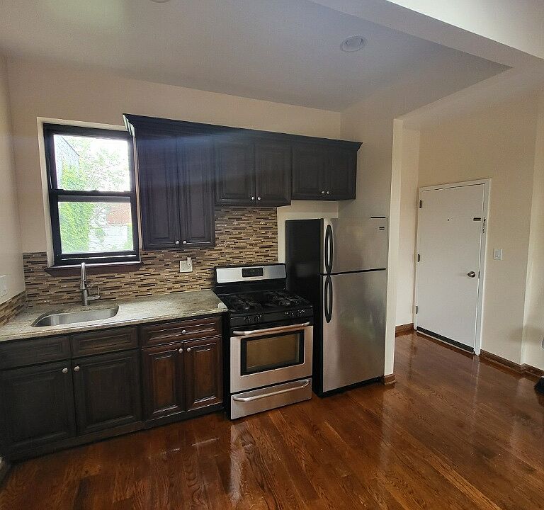 1st image of 1009 E 217th St #2B