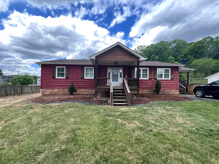 205 Hidden Acres Rd — Photo 1