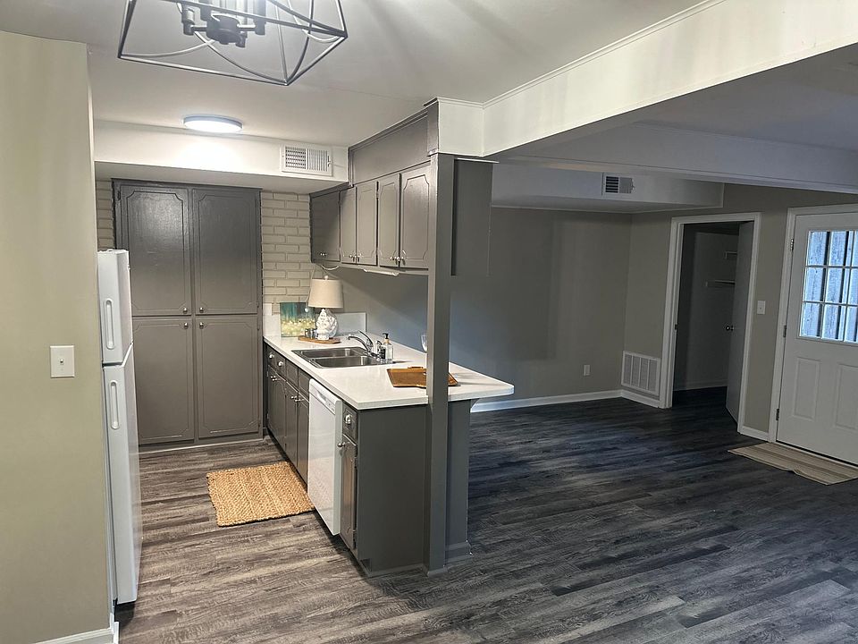 Kitchen/den area