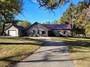 N9621 Stone School Rd, Portage, WI 53901