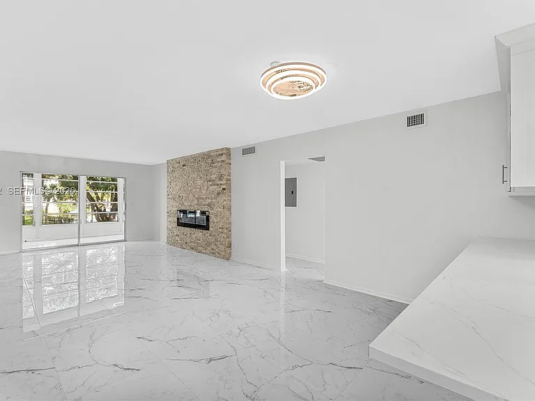 2303 Lucaya Ln #H2 — Photo 22