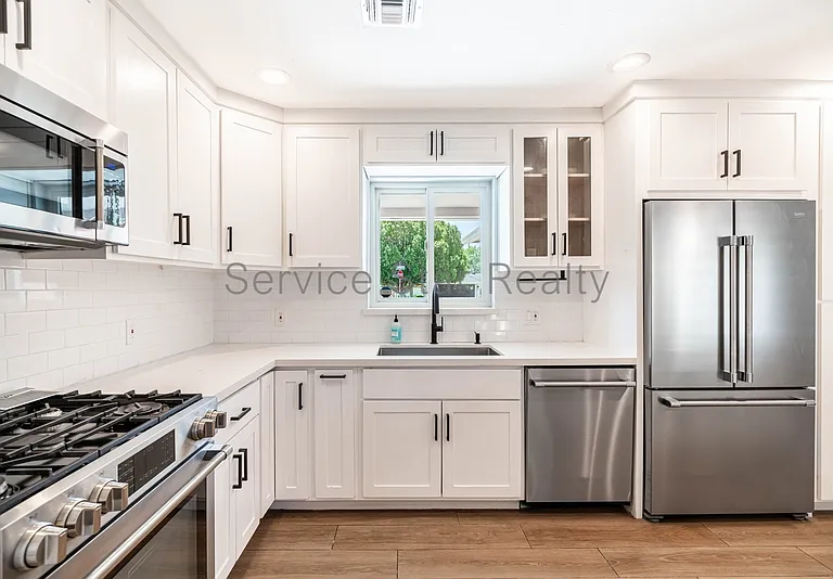 1946 E Rancho Dr — Photo 8