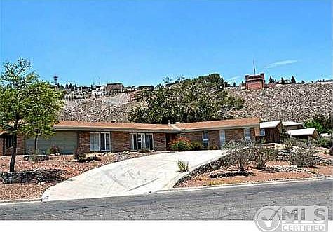 3rd image of 1201 La Cruz Dr