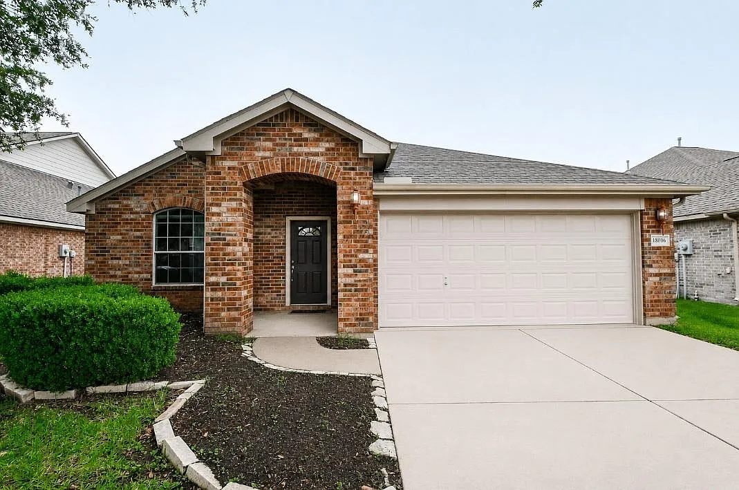 3 bed, 2.0 bath, 2140 sqft, $2,100 — Photo 1