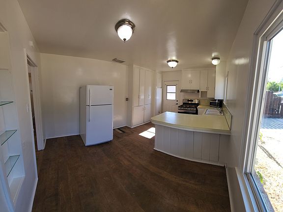 3rd image of 1843 Hope St