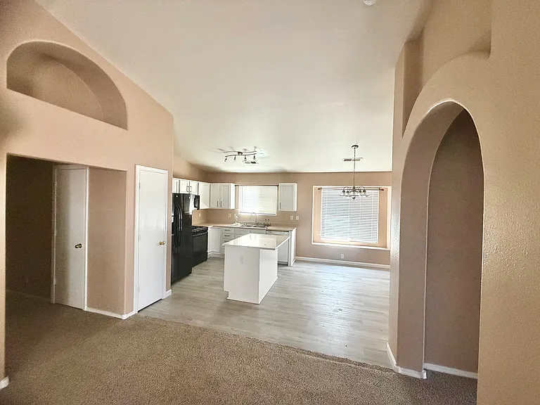 6243 Calle Feliz NW — Photo 2