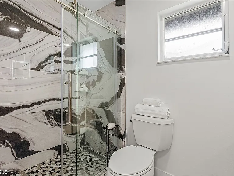 1721 SE 6th Ln — Photo 34