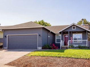 615 Arthur Ave, Cottage Grove, OR 97424
