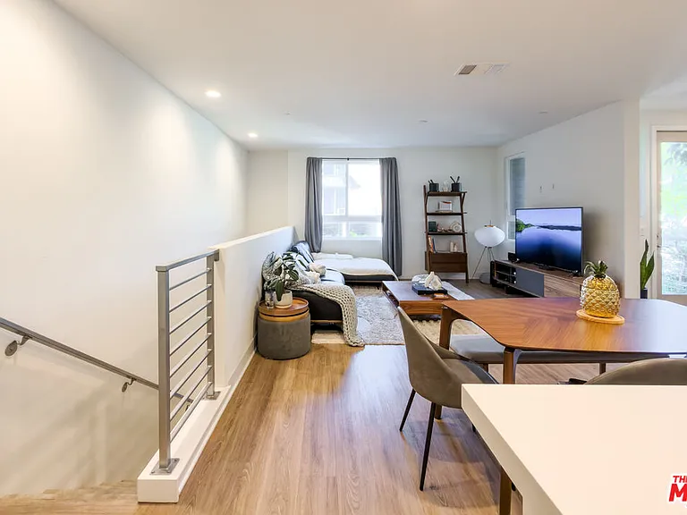 2111 N Cahuenga Blvd #2 — Photo 9