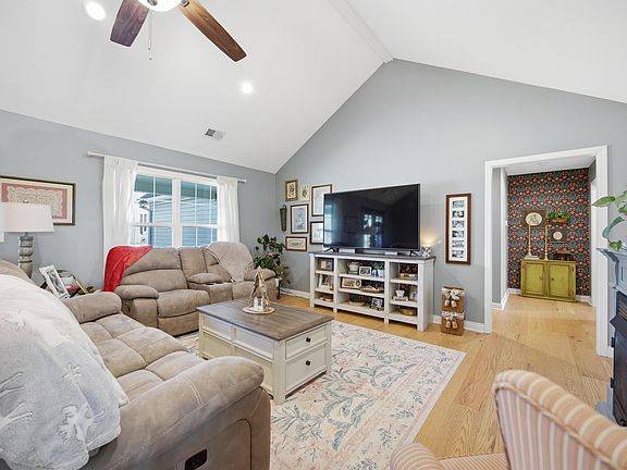3rd image of 743 Garriott Ln