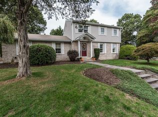 45 Chicory Ln, Cranston, RI 02921