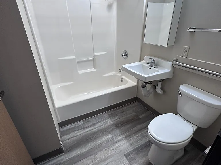 Madison Street Apartments — Photo 9