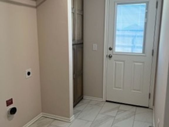 4th image of 2925 NW 195th St