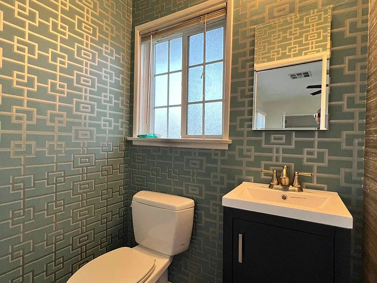 Owner suite Restroom -1/2 bath, newly decorated