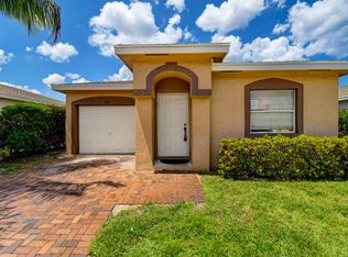551 E Ridge Cir S, Boynton Beach, FL 33435