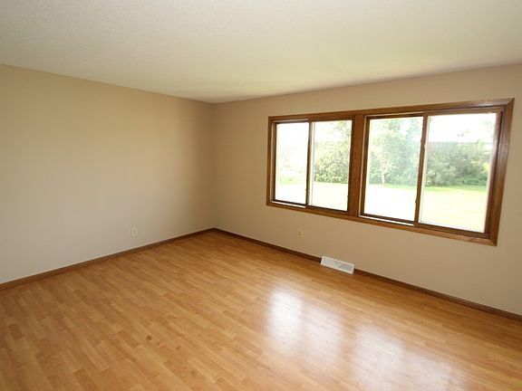 3rd image of 584 Pleasure Creek Dr NE