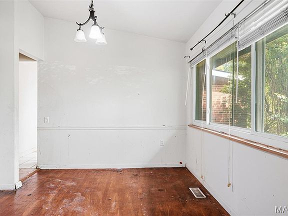 3rd image of 1615 Trotter Way
