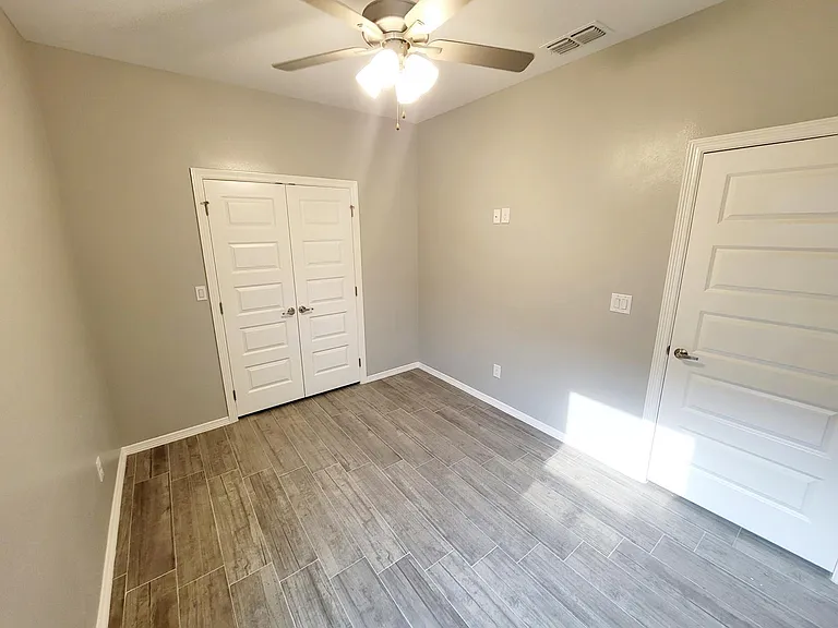 1909 Davenport St #1 — Photo 15