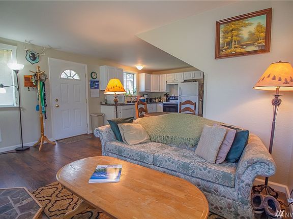 2nd image of 101 NE Harpoon Dr