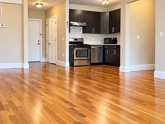 4th image of 13-23 River Rd #204